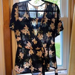 Women’s Sheer Flowered Blouse size Large